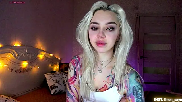 LillyMoure  online show from 04-15-26, 11:38