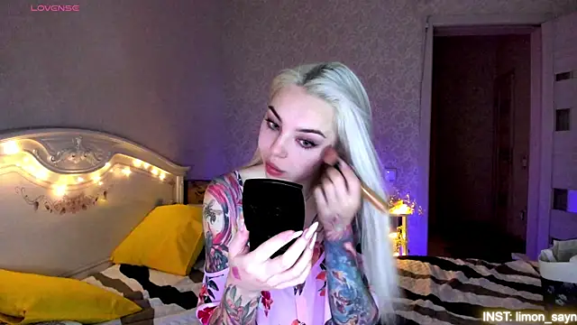 Snapshot of LillyMoure_ chatting on 07-07-26, 10:58 LillyMoure online show from 07-07-26, 10:58
