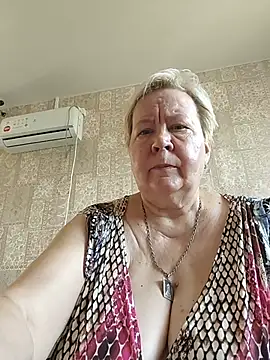 Snapshot of EffectFiona chatting on 07-09-26, 12:58 EffectFiona online show from 07-09-26, 12:58