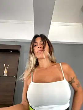 Snapshot of Gipoltergeist chatting on 10-25-25, 01:07 Gipoltergeist online show from 10-25-25, 01:07