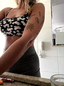 Snapshot of Gipoltergeist chatting on 11-05-25, 12:27 Gipoltergeist online show from 11-05-25, 12:27