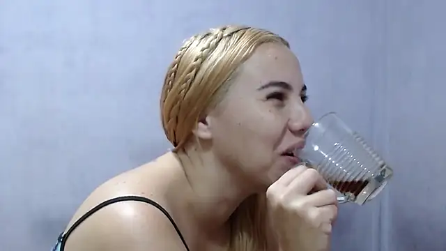 Snapshot of sexy_couple29 chatting on 01-14-25, 10:27 sexy couple29 online show from 01-14-25, 10:27