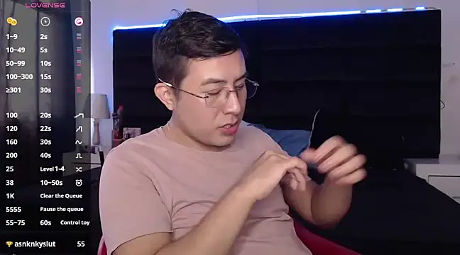 andrewmhilton  online show from 03-21-25, 09:34