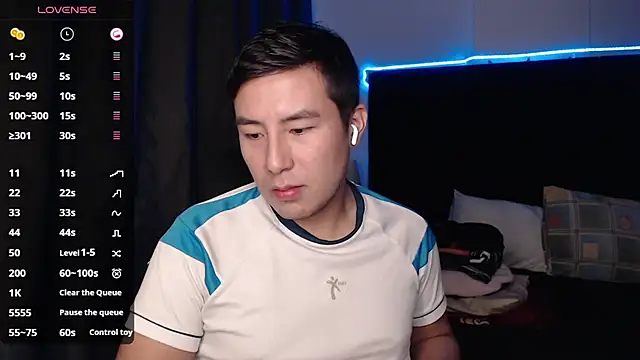 andrewmhilton  online show from 09-16-25, 05:19