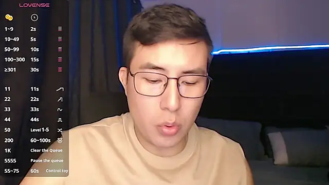 andrewmhilton  online show from 09-28-25, 06:19