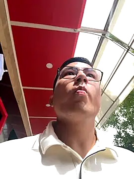 andrewmhilton  online show from 10-08-25, 06:38