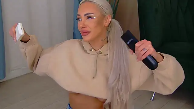 Snapshot of Bailey_Rush chatting on 11-07-25, 05:24 Bailey Rush online show from 11-07-25, 05:24