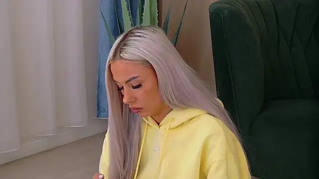 Snapshot of Bailey_Rush chatting on 12-03-25, 04:38 Bailey Rush online show from 12-03-25, 04:38