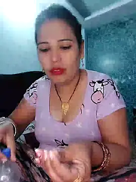 Snapshot of Poojabhabi101 chatting on 01-18-25, 05:52 Poojabhabi101 online show from 01-18-25, 05:52