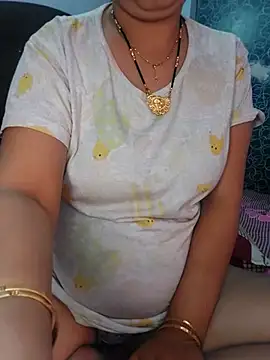 Snapshot of Poojabhabi101 chatting on 02-14-25, 06:02 Poojabhabi101 online show from 02-14-25, 06:02