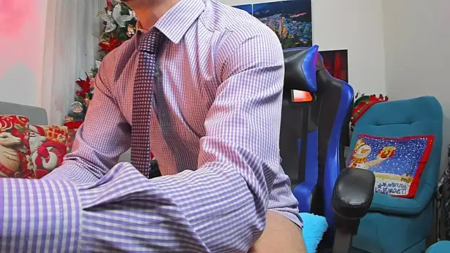 Snapshot of LiamCossio_ chatting on 12-12-24, 01:43 LiamCossio online show from 12-12-24, 01:43