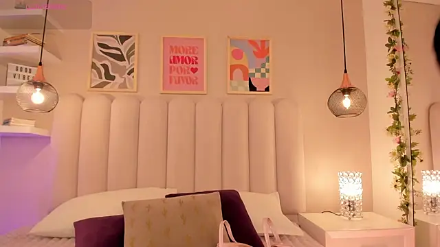 cute  cherry  online show from 09-18-25, 08:00