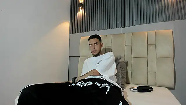 ricardo333 online show from 04-15-26, 02:24