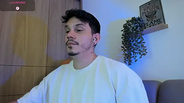 Snapshot of alejandro_stark chatting on 05-01-26, 03:33 alejandro stark online show from 05-01-26, 03:33