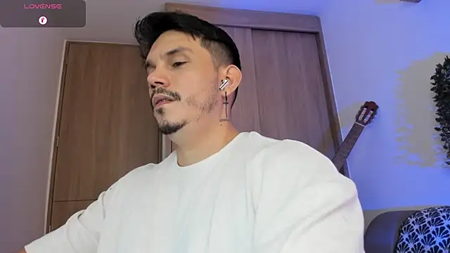 Snapshot of alejandro_stark chatting on 05-09-26, 02:06 alejandro stark online show from 05-09-26, 02:06