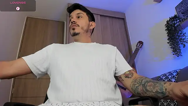 Snapshot of alejandro_stark chatting on 05-20-26, 10:54 alejandro stark online show from 05-20-26, 10:54