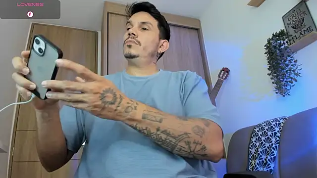 Snapshot of alejandro_stark chatting on 05-22-26, 03:50 alejandro stark online show from 05-22-26, 03:50