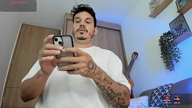 Snapshot of alejandro_stark chatting on 05-29-26, 03:32 alejandro stark online show from 05-29-26, 03:32