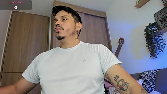 Snapshot of alejandro_stark chatting on 06-19-26, 07:50 alejandro stark online show from 06-19-26, 07:50