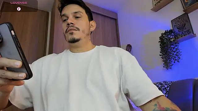 Snapshot of alejandro_stark chatting on 06-29-26, 10:15 alejandro stark online show from 06-29-26, 10:15