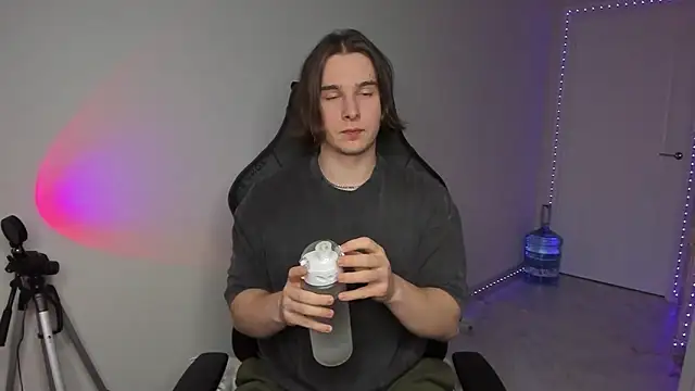 Vincent Strong online show from 01-15-25, 02:13