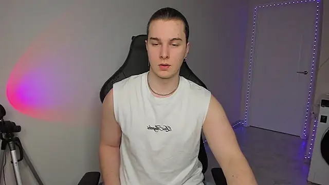 Vincent Strong online show from 02-02-25, 01:19