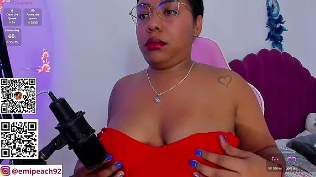 Snapshot of samanthaabloom chatting on 06-12-26, 03:05 samanthaabloom online show from 06-12-26, 03:05