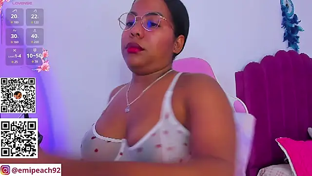 Snapshot of samanthaabloom chatting on 06-24-26, 01:59 samanthaabloom online show from 06-24-26, 01:59
