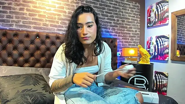 Snapshot of Taly_Fox chatting on 12-31-24, 04:16 Taly Fox online show from 12-31-24, 04:16