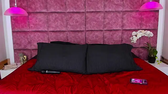 Snapshot of Taly_Fox chatting on 10-09-25, 04:10 Taly Fox online show from 10-09-25, 04:10