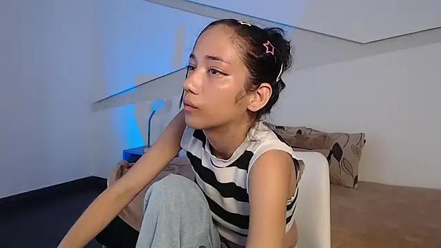 hot little bunny online show from 12-18-25, 10:16