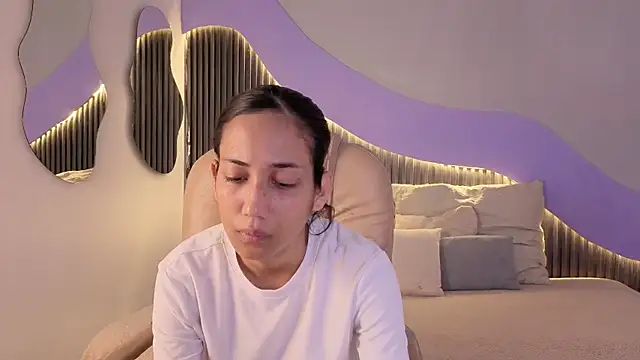 hot little bunny online show from 02-05-26, 08:57