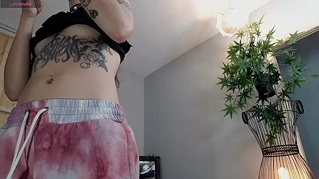 Snapshot of VickyJackson_ chatting on 01-12-25, 01:58 VickyJackson online show from 01-12-25, 01:58