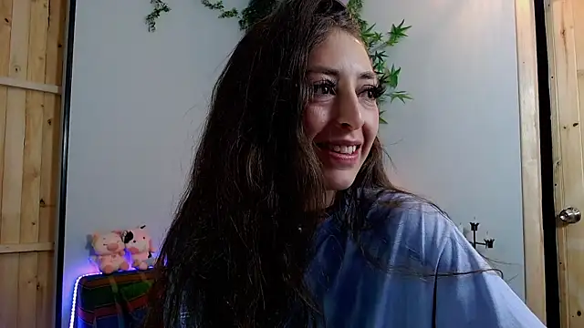 Snapshot of VickyJackson_ chatting on 03-05-25, 08:00 VickyJackson online show from 03-05-25, 08:00