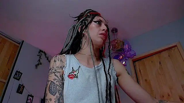 Snapshot of VickyJackson_ chatting on 11-25-25, 10:54 VickyJackson online show from 11-25-25, 10:54