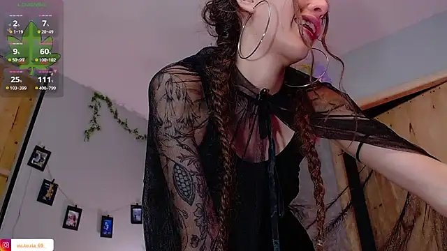 VickyJackson  online show from 12-18-25, 04:24