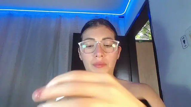 Snapshot of DaMikaela_ chatting on 02-06-25, 07:29 DaMikaela online show from 02-06-25, 07:29