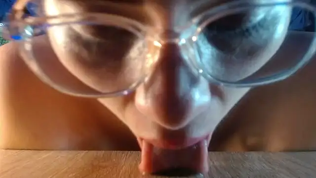 Snapshot of DaMikaela_ chatting on 10-19-25, 02:40 DaMikaela online show from 10-19-25, 02:40