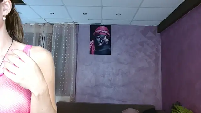 Snapshot of DanieleAida chatting on 01-19-25, 06:31 DanieleAida online show from 01-19-25, 06:31