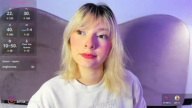 Snapshot of Ania_jones chatting on 12-23-24, 08:03 Ania jones online show from 12-23-24, 08:03