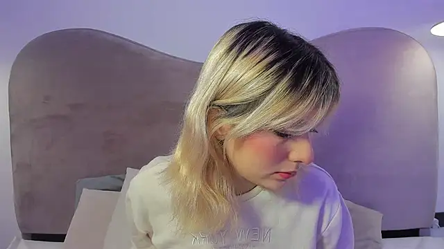 Snapshot of Ania_jones chatting on 01-02-25, 08:24 Ania jones online show from 01-02-25, 08:24