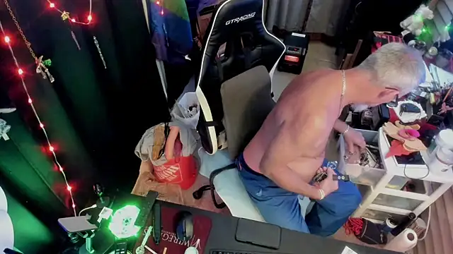 Daddysthick online show from 11-28-25, 05:21