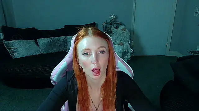 Snapshot of Red_firesquirt chatting on 12-17-24, 02:22 Red firesquirt online show from 12-17-24, 02:22