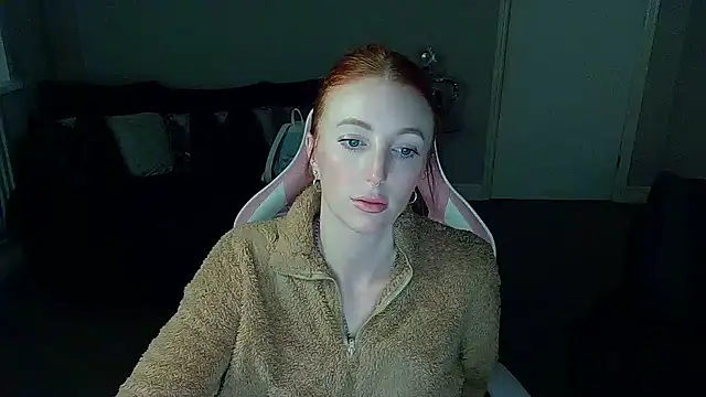 Snapshot of Red_firesquirt chatting on 01-07-25, 10:52 Red firesquirt online show from 01-07-25, 10:52