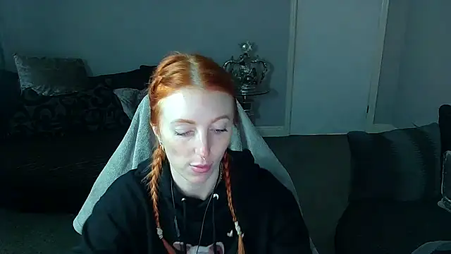 Snapshot of Red_firesquirt chatting on 02-04-25, 02:43 Red firesquirt online show from 02-04-25, 02:43