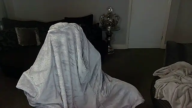 Snapshot of Red_firesquirt chatting on 02-14-25, 07:23 Red firesquirt online show from 02-14-25, 07:23