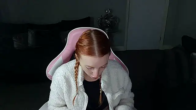 Snapshot of Red_firesquirt chatting on 02-20-25, 03:30 Red firesquirt online show from 02-20-25, 03:30