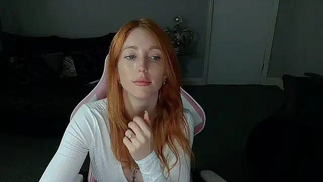 Snapshot of Red_firesquirt chatting on 10-08-25, 02:14 Red firesquirt online show from 10-08-25, 02:14