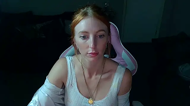 Snapshot of Red_firesquirt chatting on 10-16-25, 09:05 Red firesquirt online show from 10-16-25, 09:05