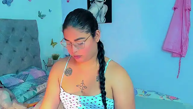 Snapshot of mabellfox chatting on 12-26-24, 06:43 mabellfox online show from 12-26-24, 06:43